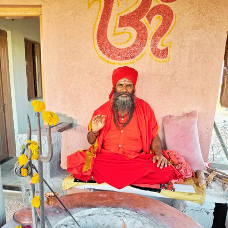 Shri Mahant <span class="b-color">Shivanand Brahmachari Ji </span>Maharaj Pujari Bapu
