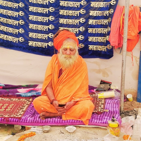 Shri Mahant <span class="b-color">Rajrajeswaranand Brahmachari Ji </span>Maharaj