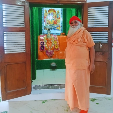 Shri Mahant <span class="b-color">Bhaskranand Brahmachari Ji </span>Maharaj
