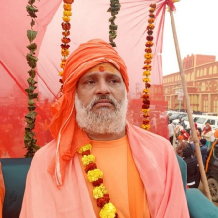 Shri Mahant <span class="b-color">Abhayanand Brahmachari Ji </span>Maharaj